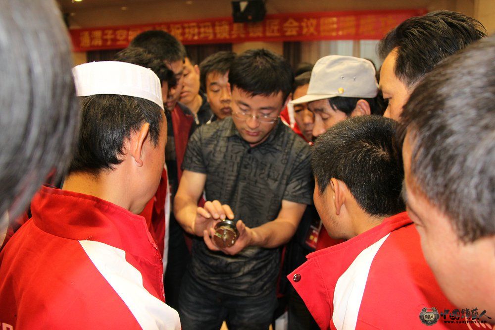 李国定师傅向众锁匠介绍.JPG