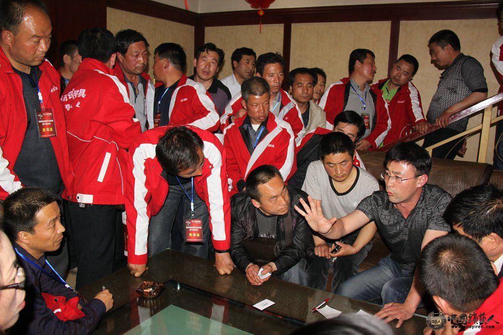 众锁匠与李国定师傅.JPG