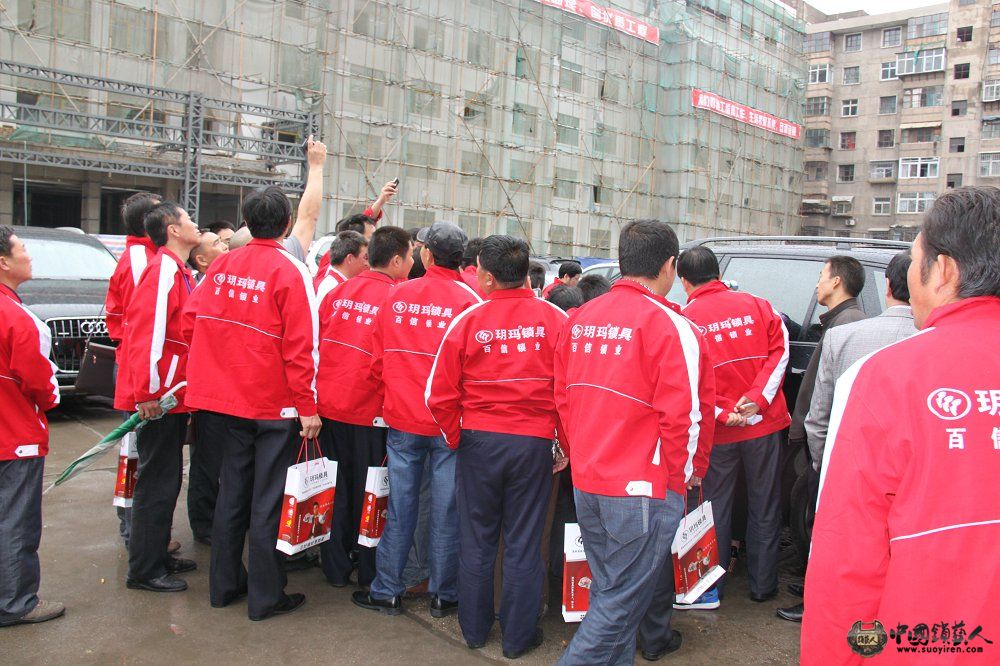 李志勤师傅现场用工具开刘总宝马 (3).JPG