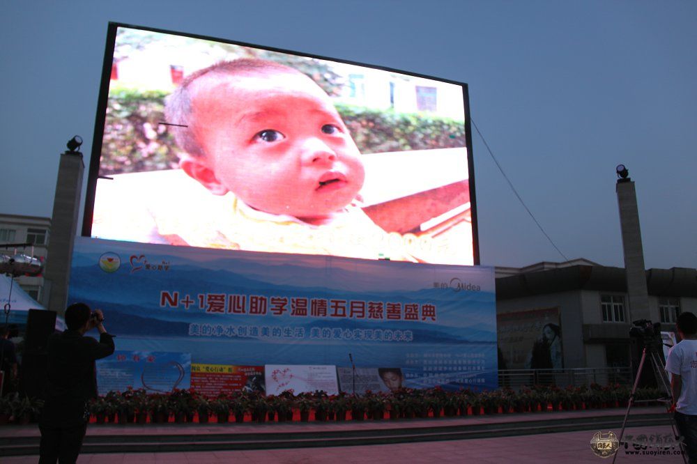 舞台布置.JPG