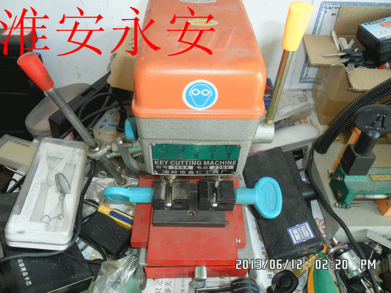 这个机器夹具太差了