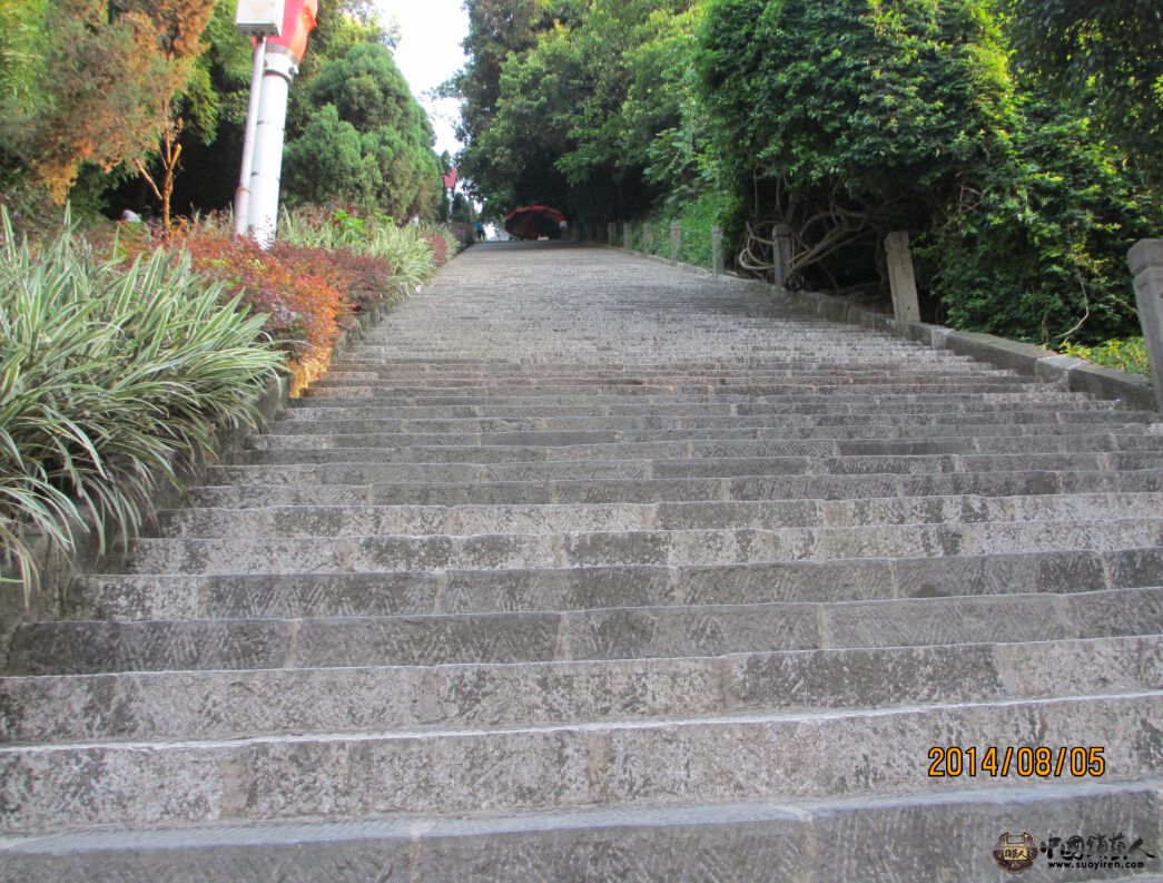 另外一个城市，要看城市的全景就要登上去