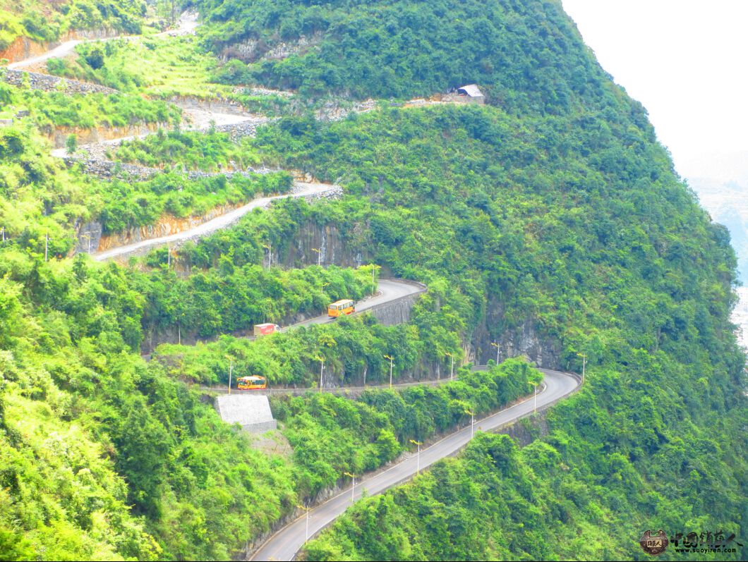 弯曲的山路