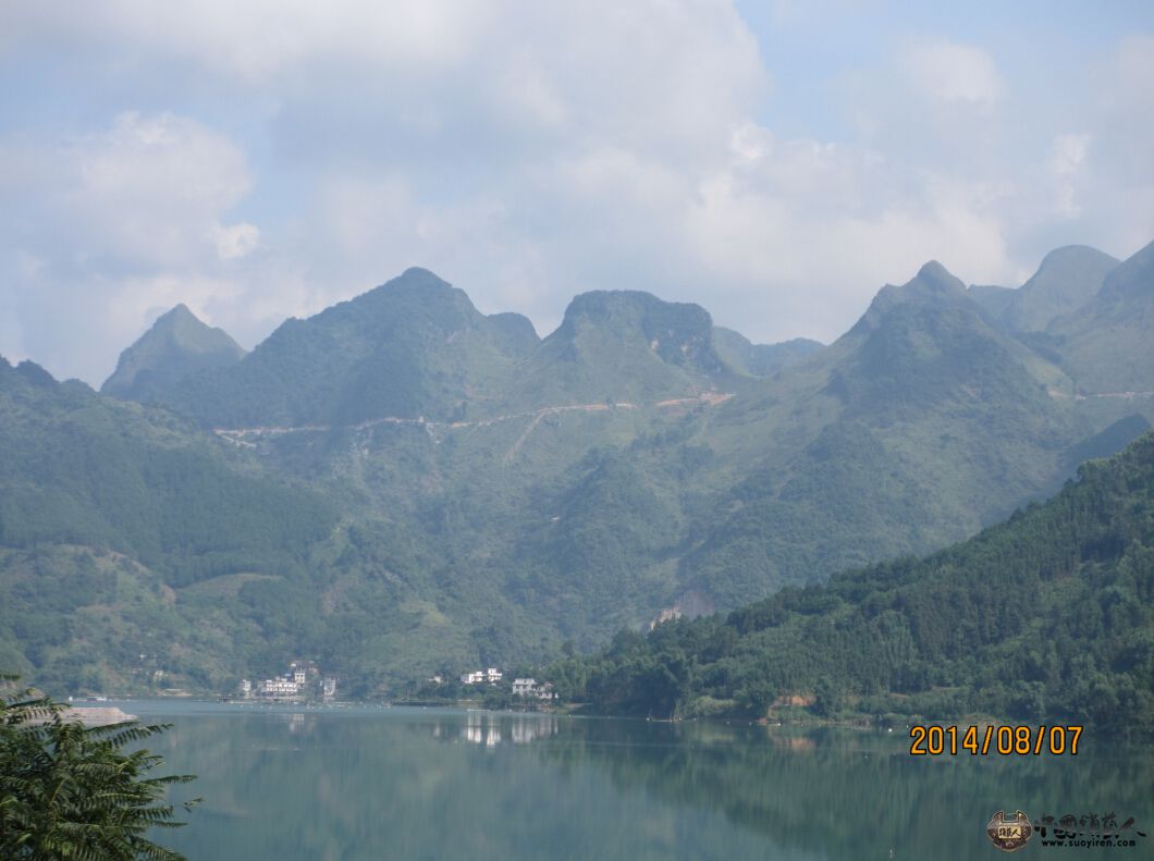 那是我曾经走过的路，路都是在山上的