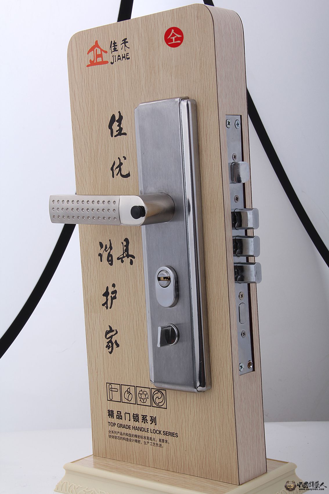 做广告时的专业相机拍的，效果就是不一样。   此款锁架同步销售。