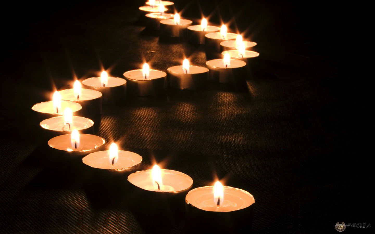 photograph_candle_light_1920x1200_45820_10.jpg