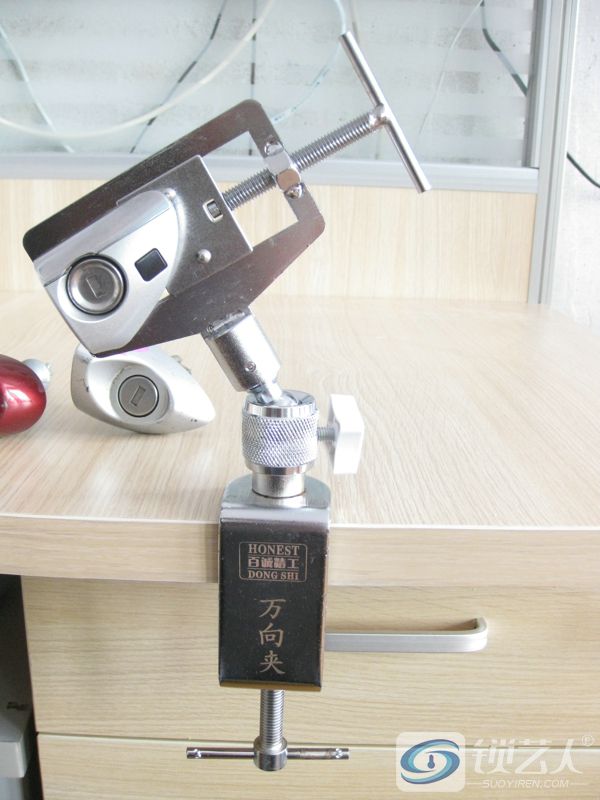百诚精工万向练功夹使用展示