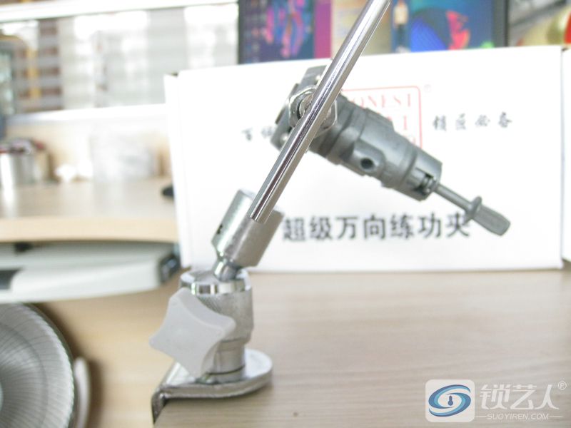 百诚精工万向练功夹侧面展示