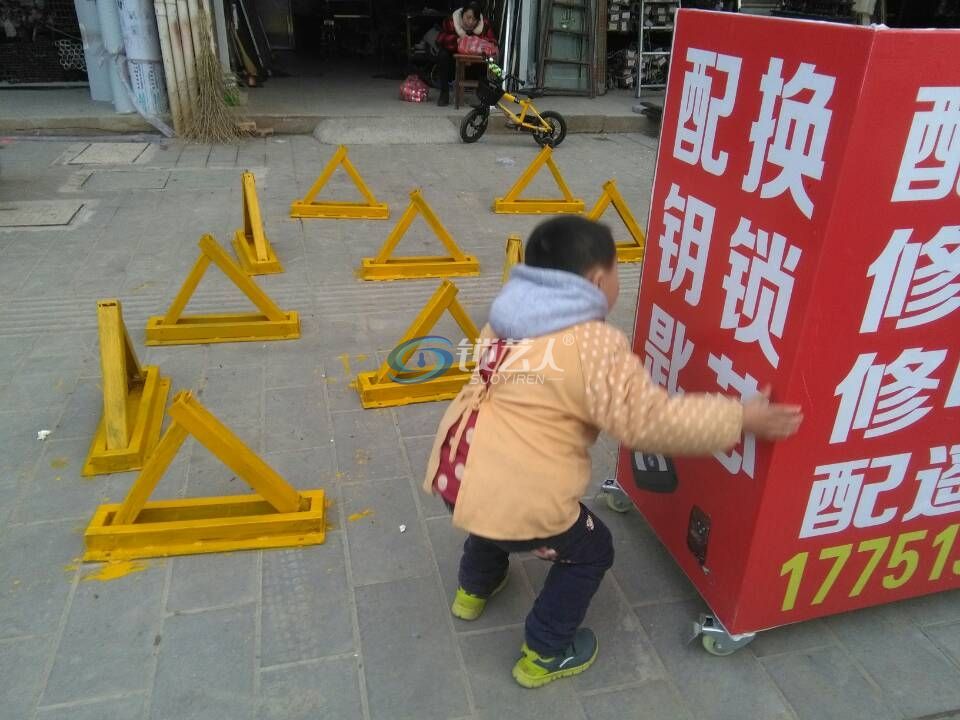 自己下料上漆做的单位用地锁