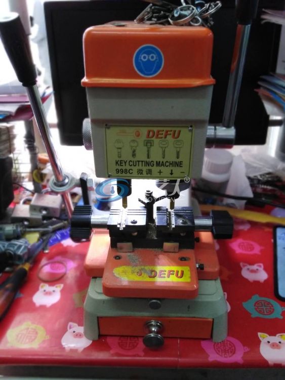 德福998C立铣（用于打眼的钥匙）,700元