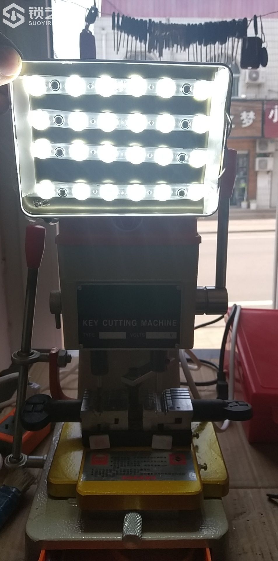 1590383184223733_884.jpg