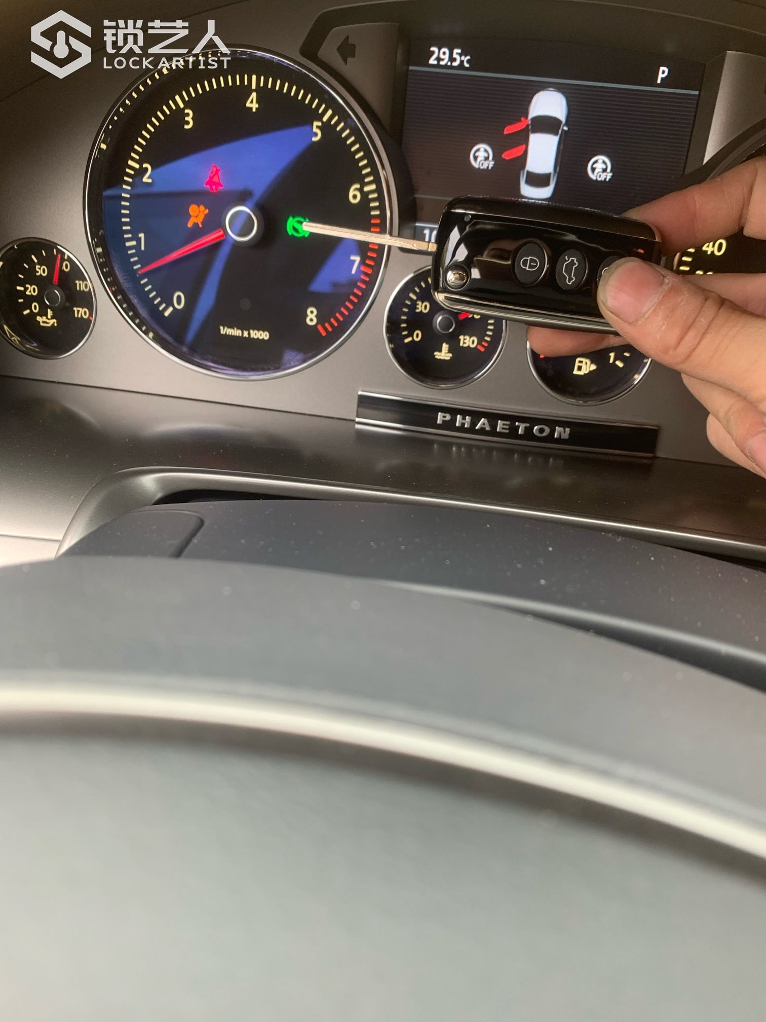 1623093347665408378.jpg