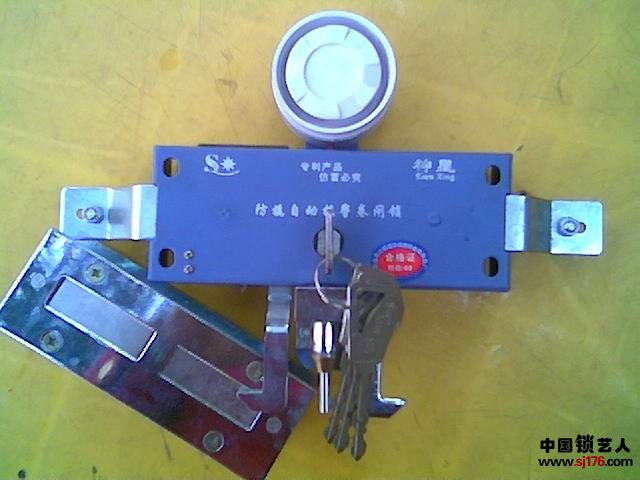 现场报警卷闸门锁（带地钩）.jpg